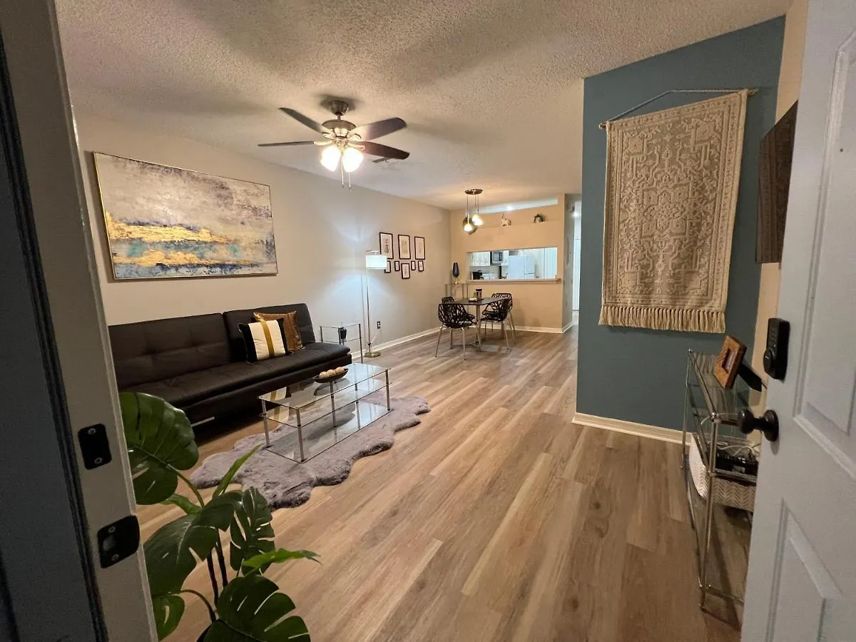 Upscale Long Stay -King Bed - Pool - Wifi - Tampa Palms - Moffitt - Gated - Pets Ok - In New Tampa By Hunters Green - Live Oak - Cory Lake Isles Area -1
