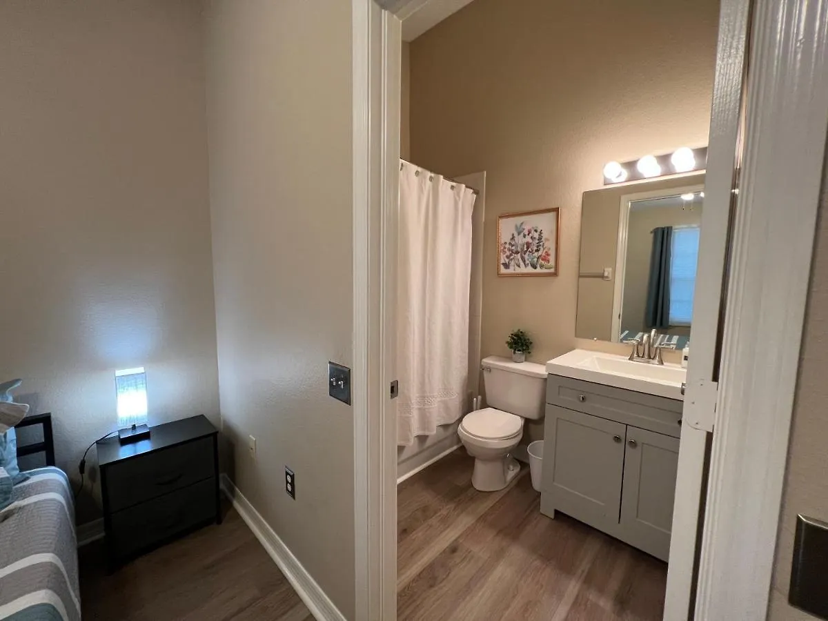 Upscale Long Stay -King Bed - Pool - Wifi - Tampa Palms - Moffitt - Gated - Pets Ok - In New Tampa By Hunters Green - Live Oak - Cory Lake Isles Area -1 0*,  USA